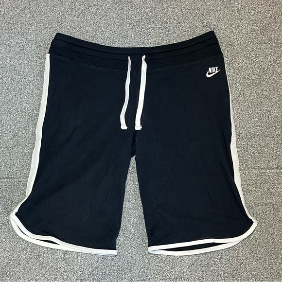 Nike Sportswear Shorts Men Size Medium Black Swoosh Drawstring Gym - Picture 1 of 10